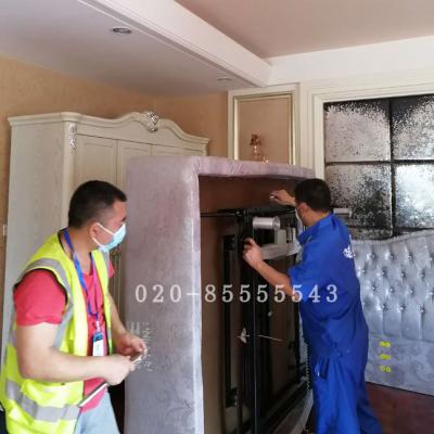 孝友東社區拆裝師傅正在拆裝家具